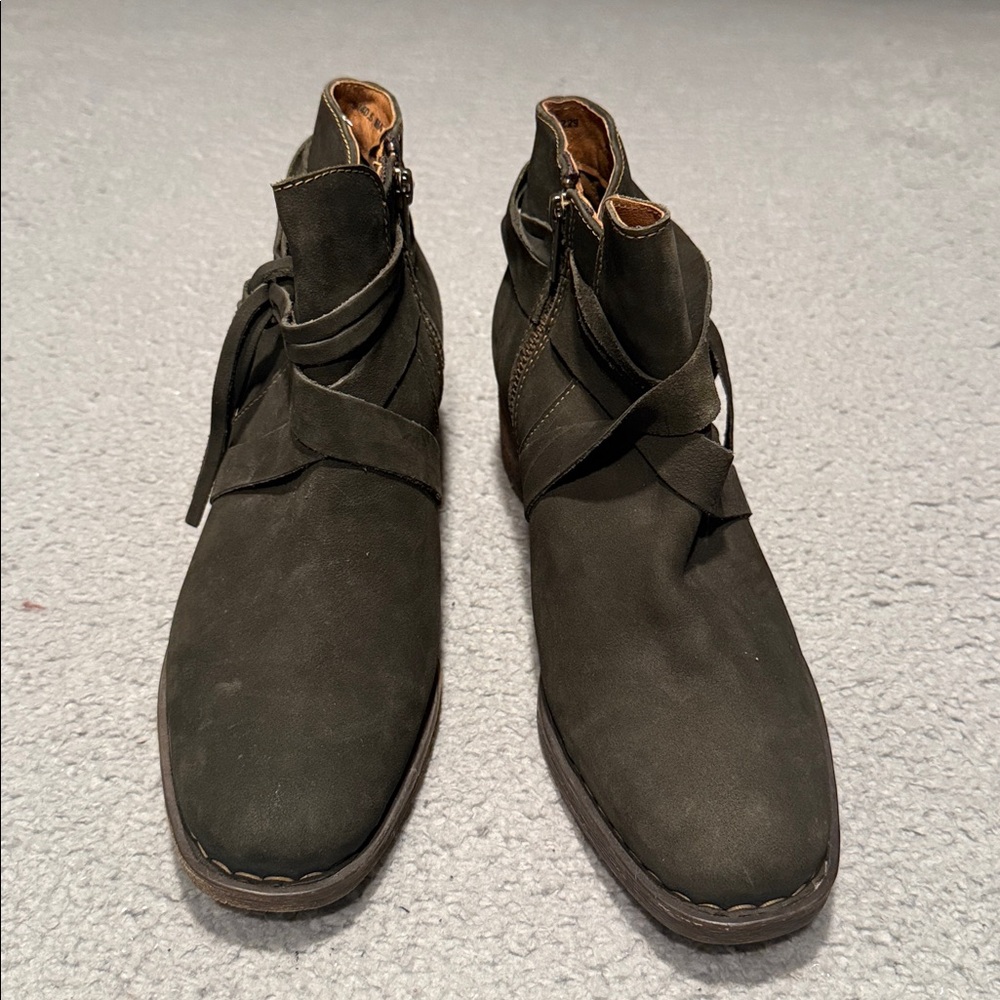 Born Dark Green Ankle Booties size 9.